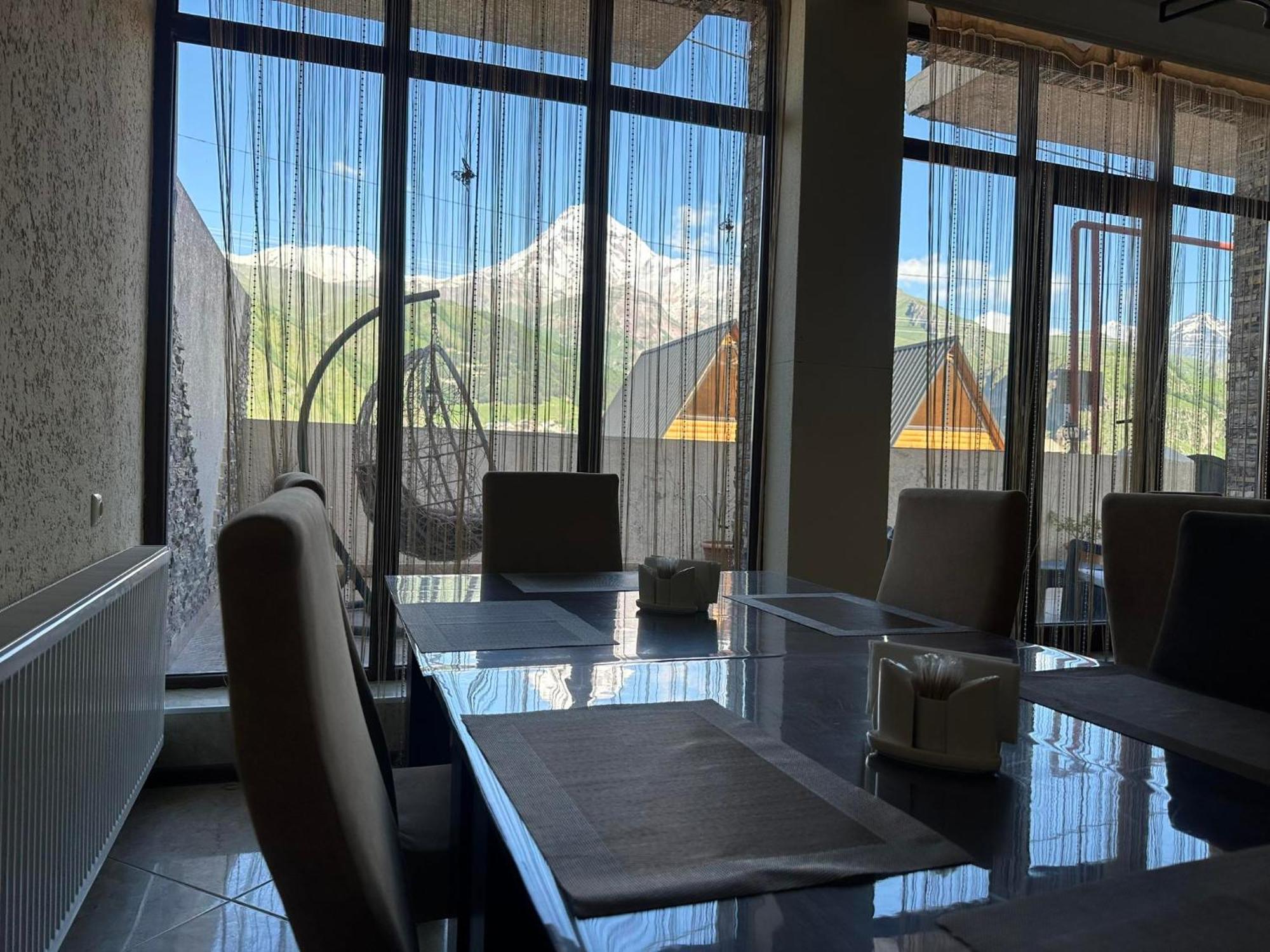 Hotel Iveria Kazbegi Kültér fotó